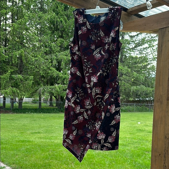 Elegant Asymmetrical Floral Dress in Burgundy and Navy - Picture 4 of 16